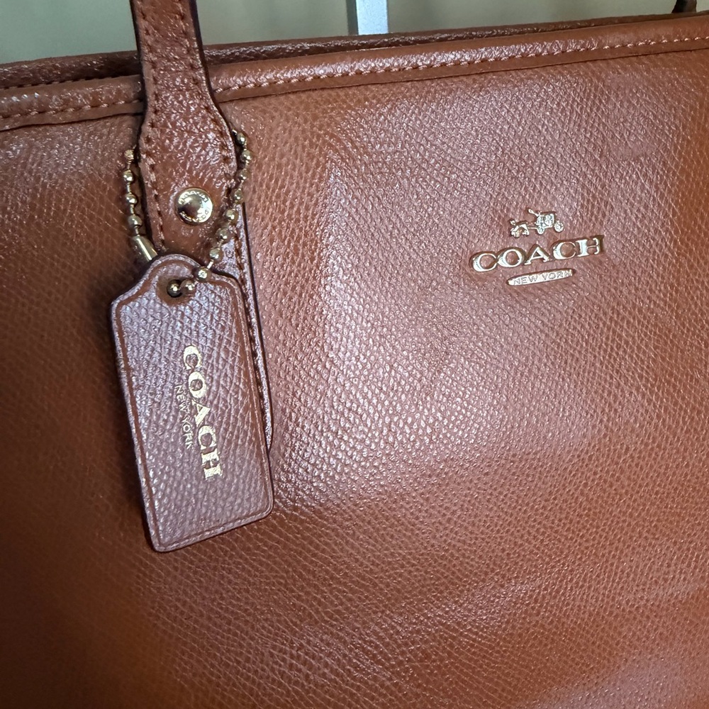 Coach City Zip Tote in light saddle brown leather. - Picture 4 of 16